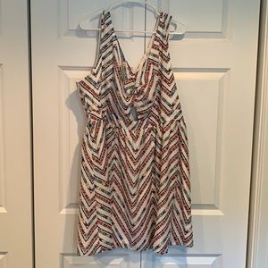 Lined summer dress with peek-a-boo waist cutout